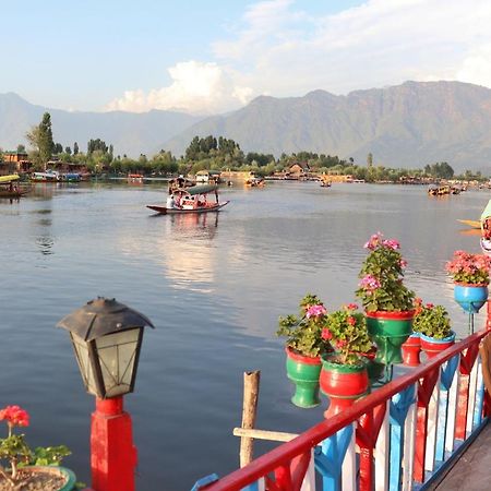 فندق شيكاغو جروب أوف هاوسبووتس Srīnagar المظهر الخارجي الصورة