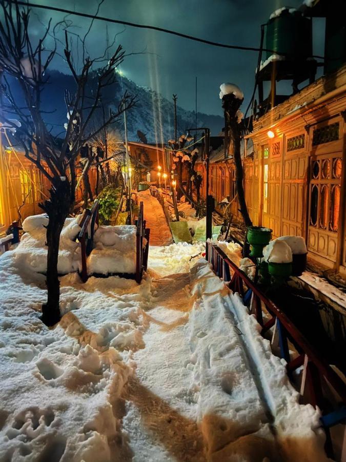فندق شيكاغو جروب أوف هاوسبووتس Srīnagar المظهر الخارجي الصورة