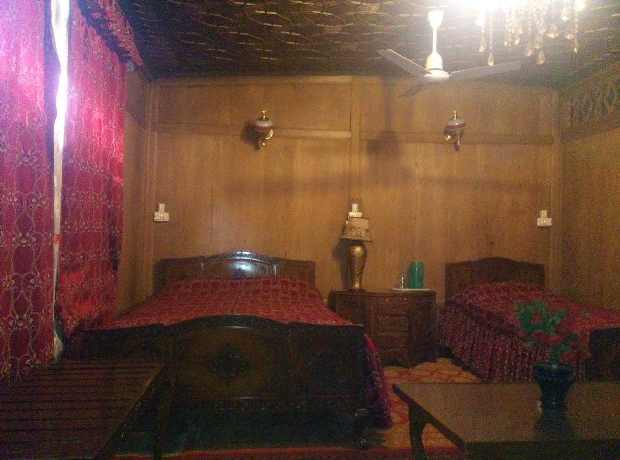 فندق شيكاغو جروب أوف هاوسبووتس Srīnagar المظهر الخارجي الصورة