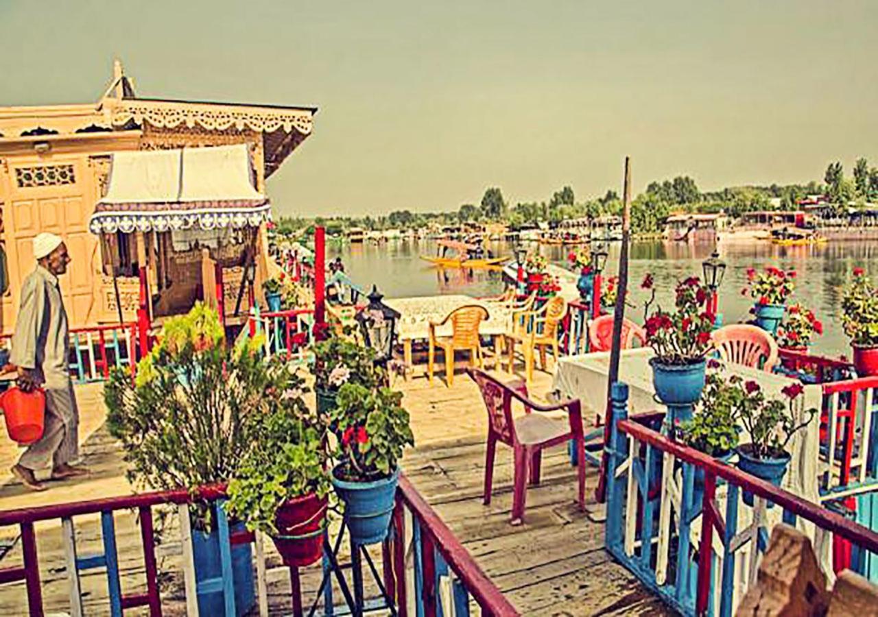 فندق شيكاغو جروب أوف هاوسبووتس Srīnagar المظهر الخارجي الصورة