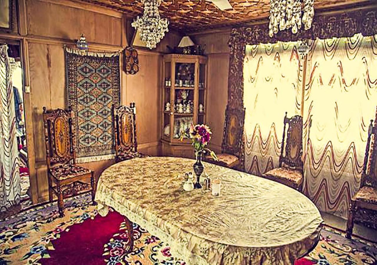 فندق شيكاغو جروب أوف هاوسبووتس Srīnagar المظهر الخارجي الصورة
