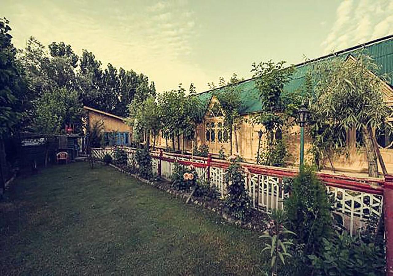 فندق شيكاغو جروب أوف هاوسبووتس Srīnagar المظهر الخارجي الصورة